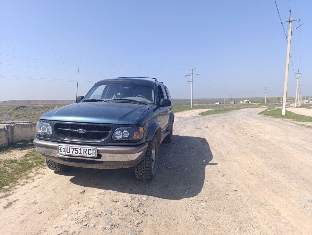 Ford explorer 2 , 1995 года выпуска