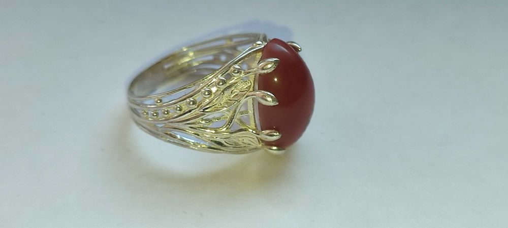 Серебряное кольцо с натуральным камнем СЕРДОЛИК, размер 18.