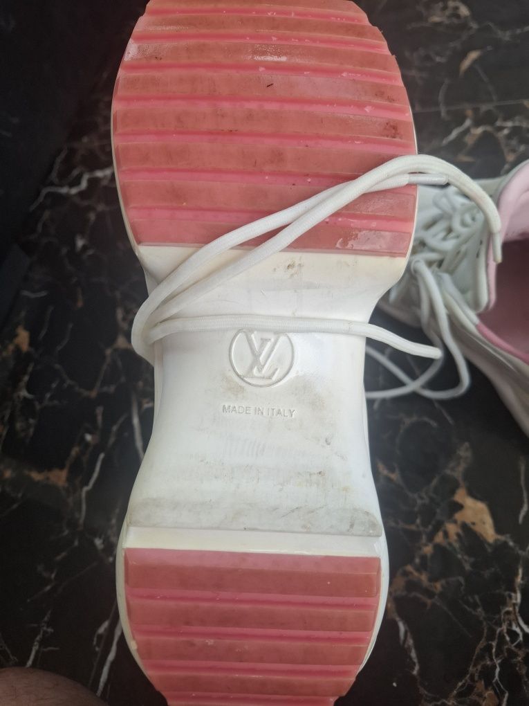 Adidasi originali Louis Vuitton dama nr 37