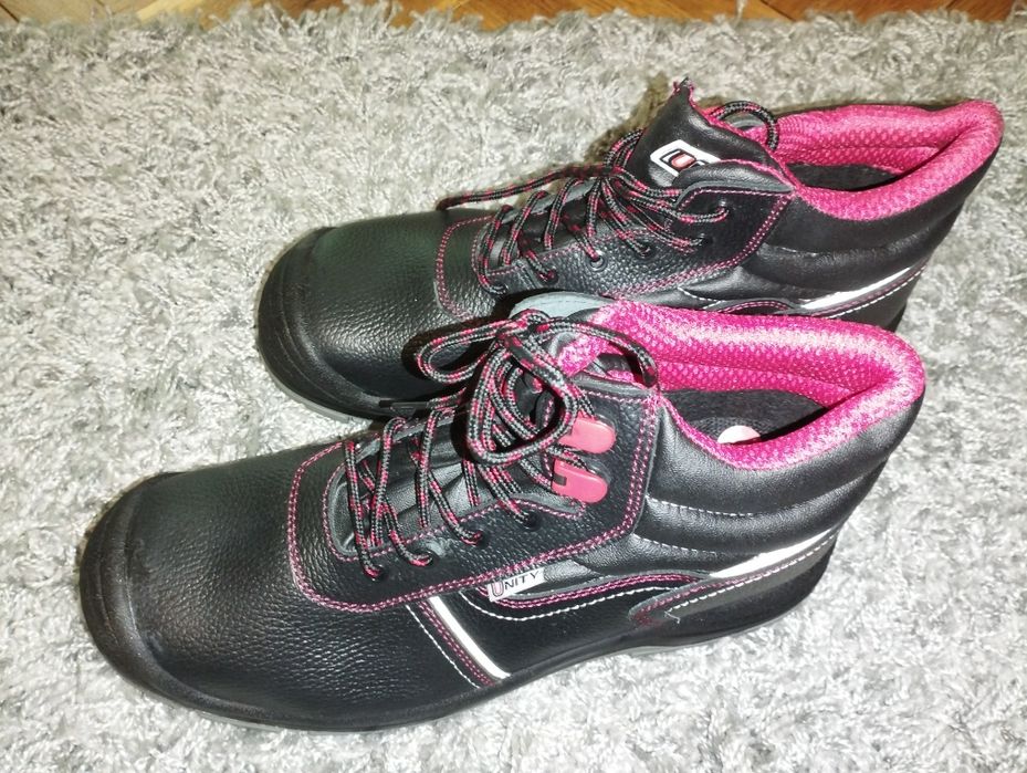 Чисто нови мъжки обувки-боти