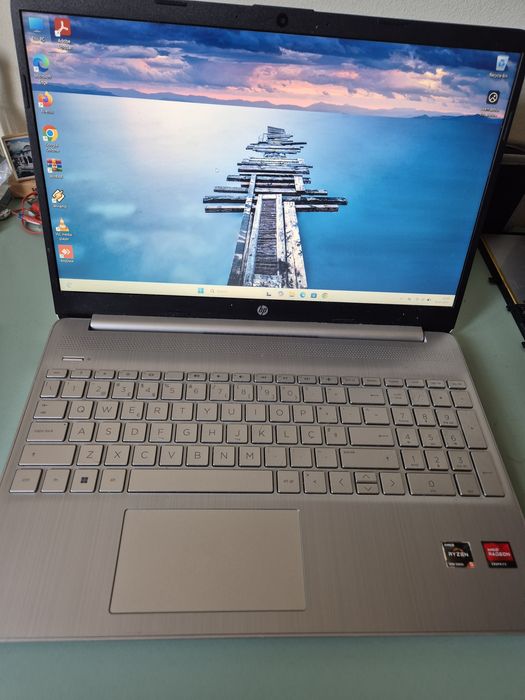 HP 15s - Ryzen 5 , 750 lei
