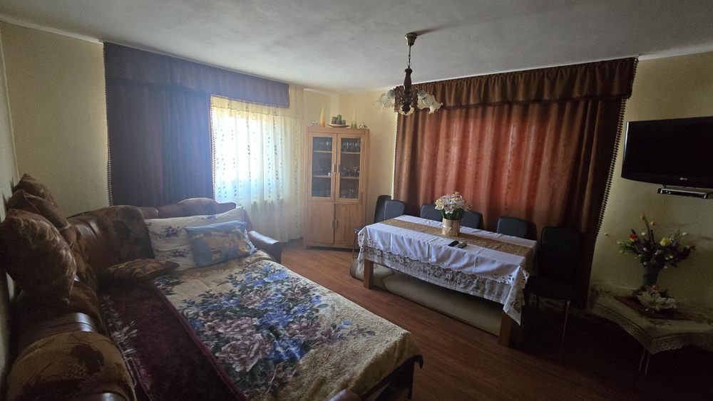 Vand casa si teren la Damiș