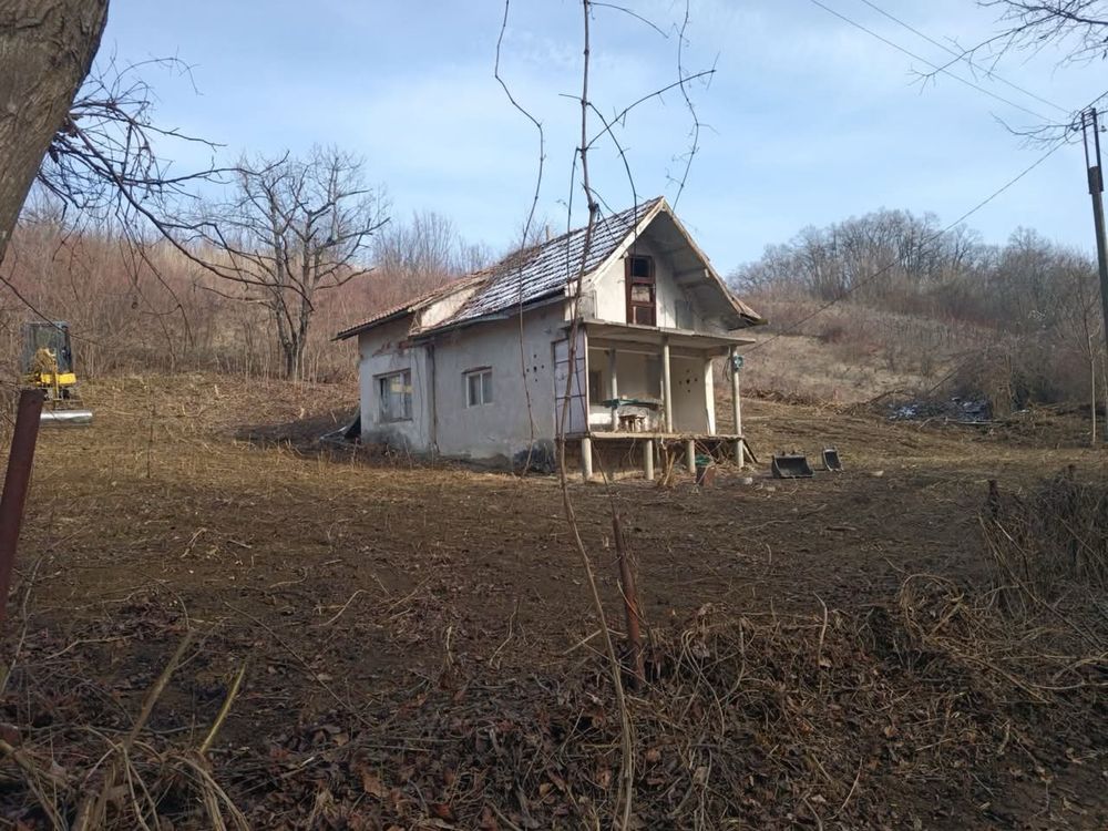 Продава се вила