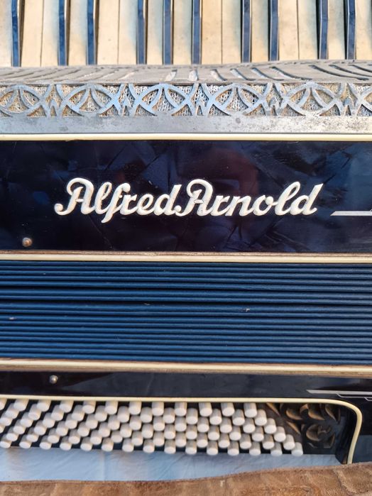Акордеон ,,Alfred Arnold"