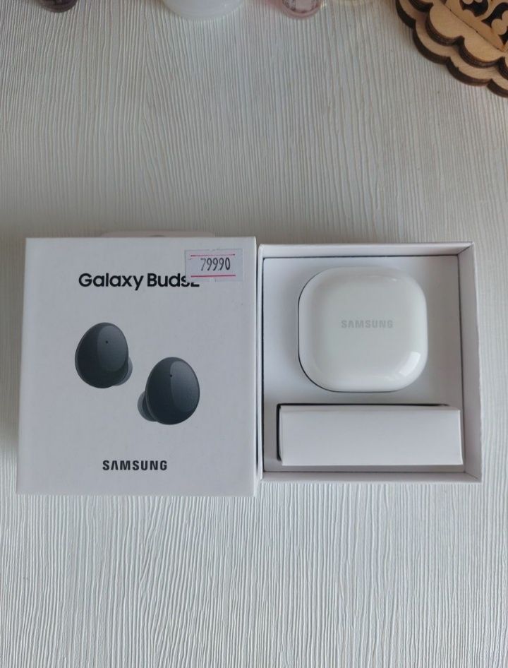 Продам новые наушники Galaxy buds 2