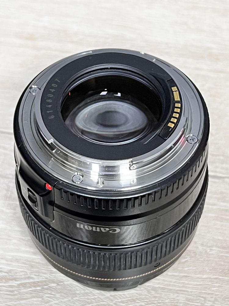 Canon EF 85mm f/1.8 USM