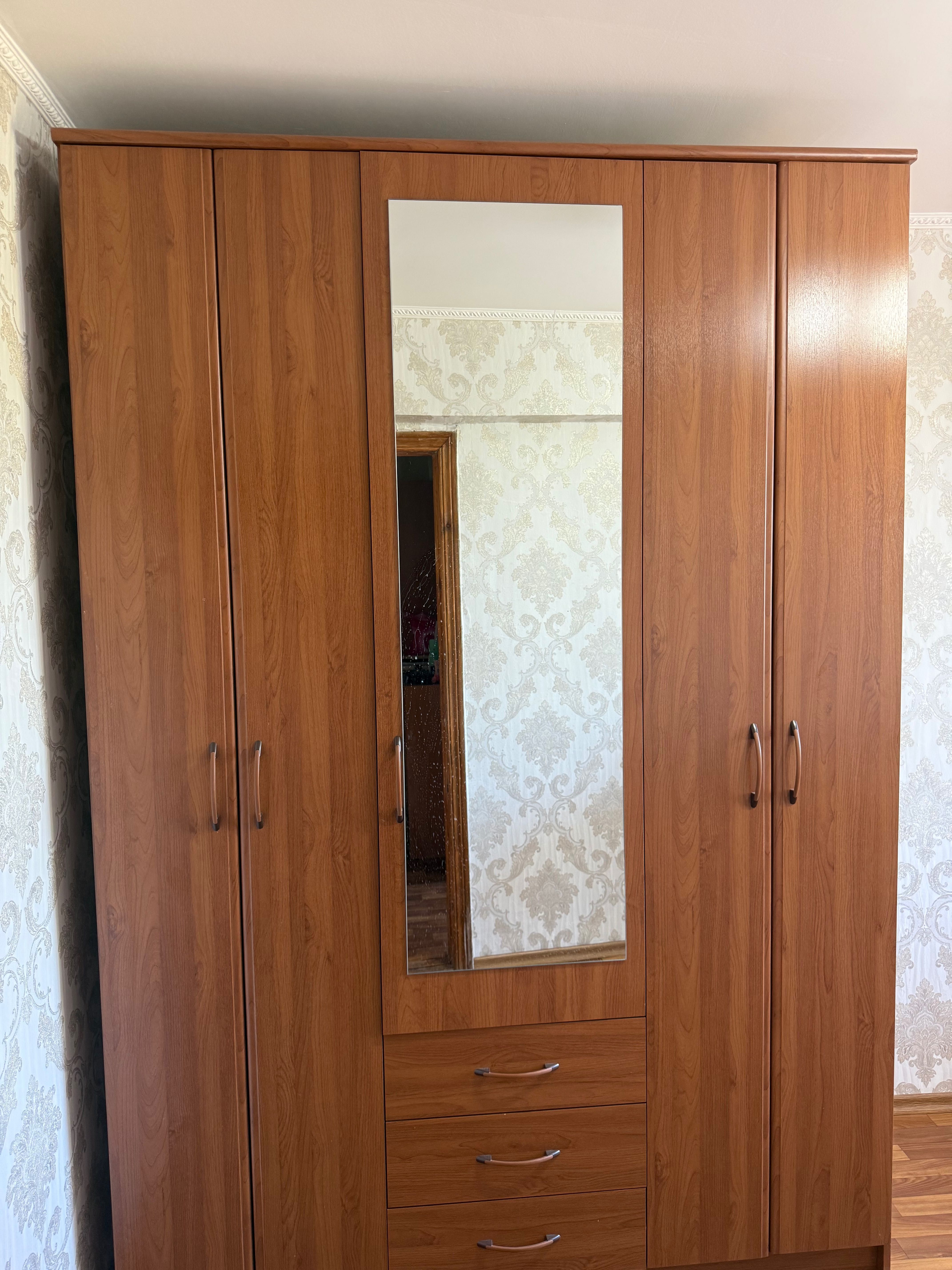 Шкаф платяной 3 секции