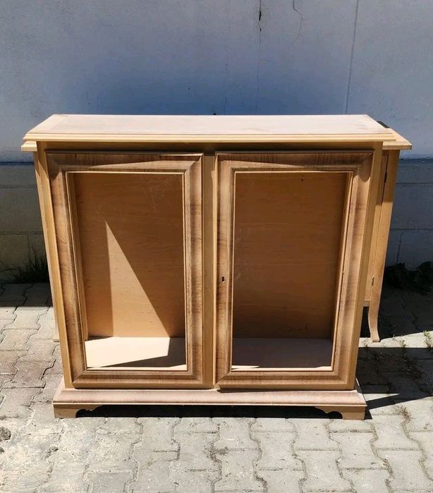 Vitrine si comode in crud gata de vopsit