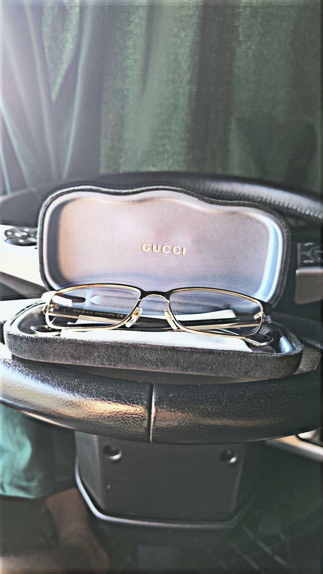 Vând ochelari Gucci
