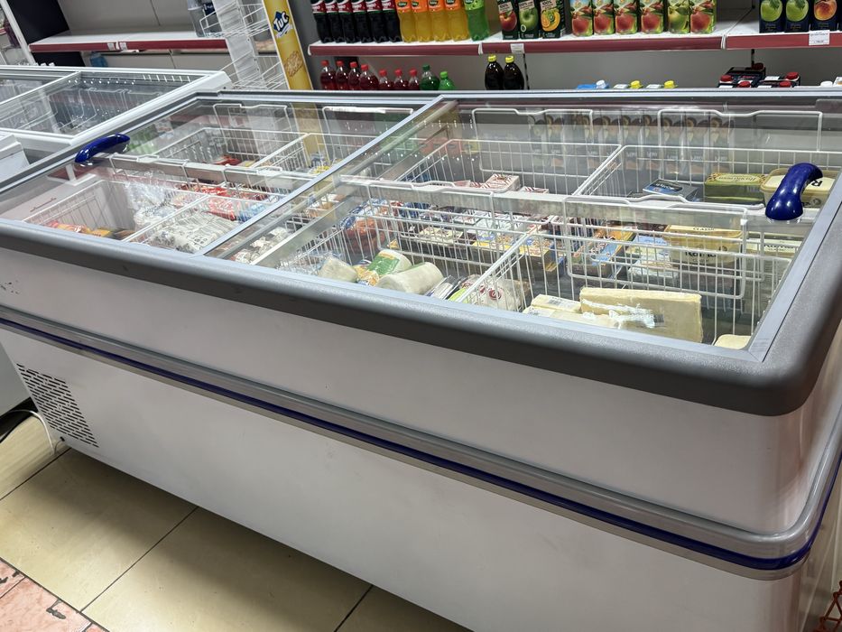 Морозильники, стеллажи, полки для магазина.