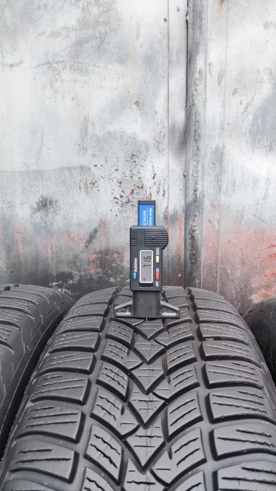 4бр зимни гуми 205/60/16 Esa Tecar
dot23
7мм
Добро състояние на гумите