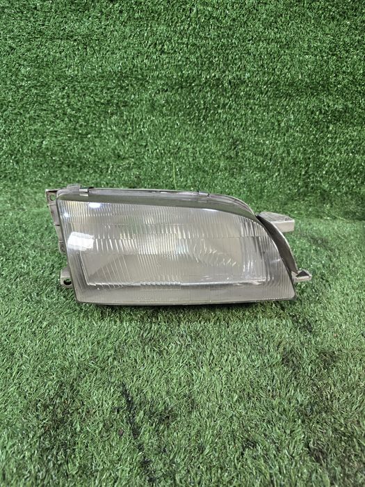 Фара правая Тойота Калдина Toyota Caldina 190 крепление Сломано