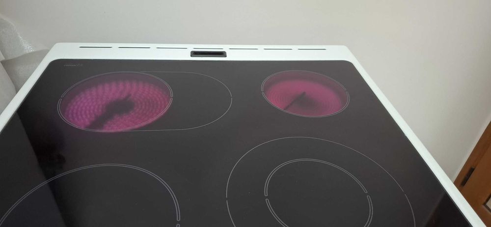 Свободно стояща печка Bosch - 4 котлона - Гаранция