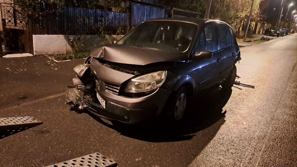 Dezmembrez Renault scenic