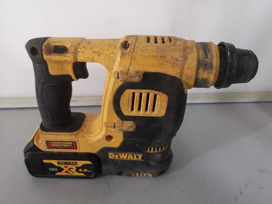 Перфоратор - Dewalt DCH253