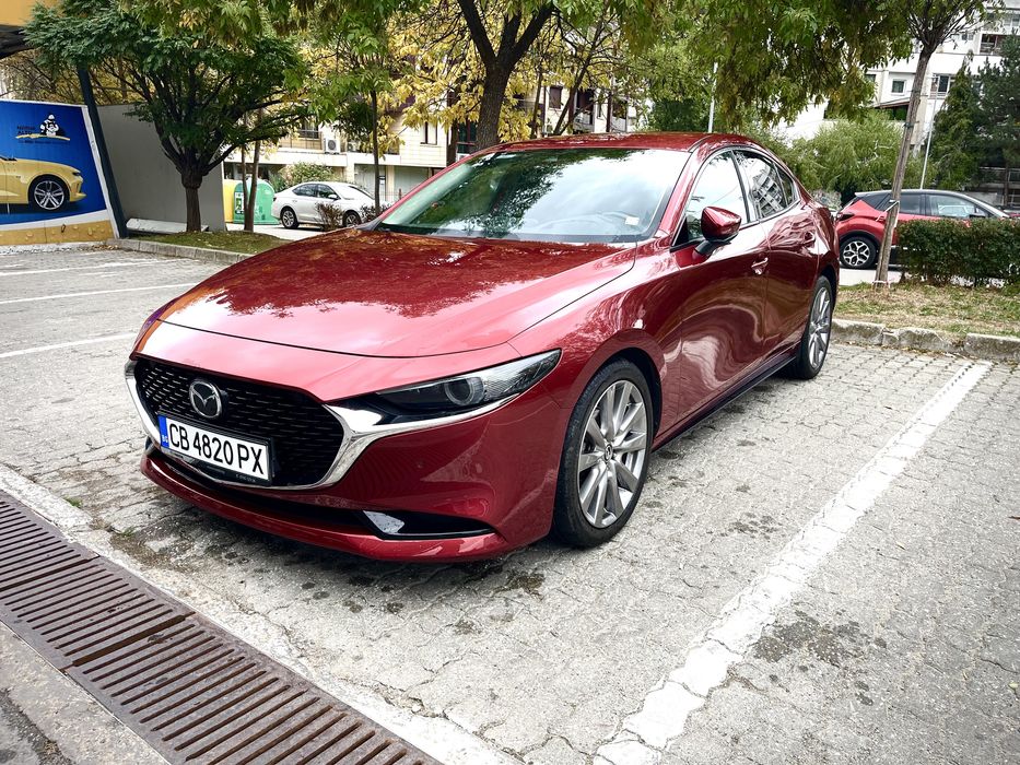 Mazda 3 лек автомобил
