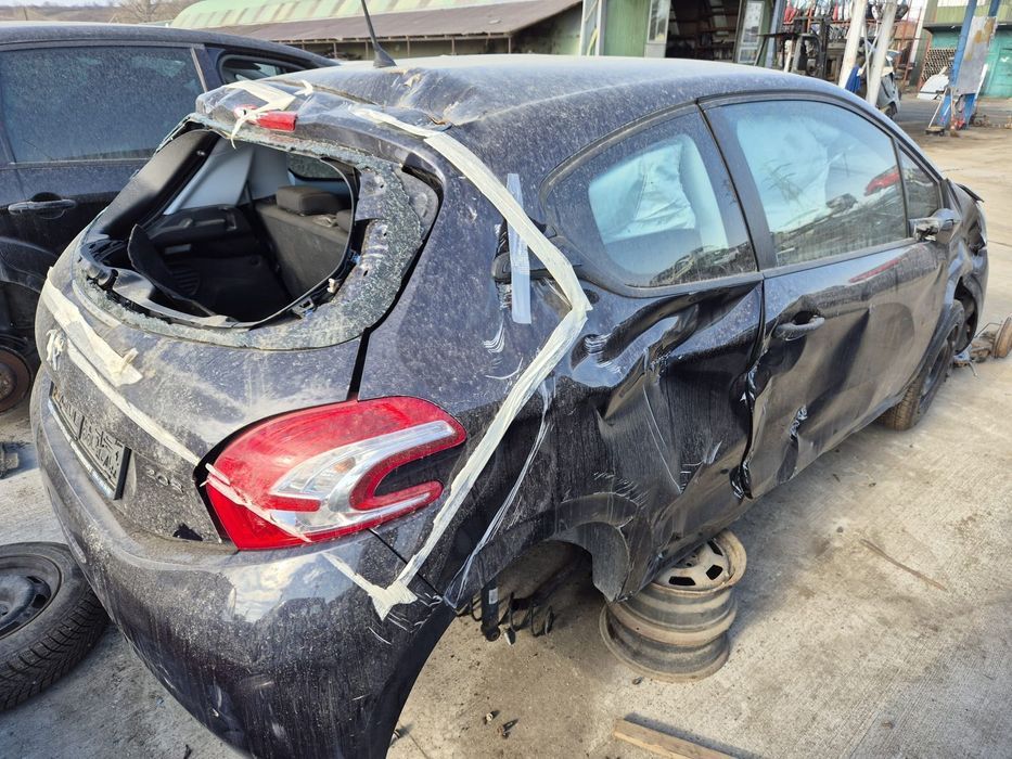 Dezmembram Peugeot 208, an 2013, 1.0 benzina, cutie manual