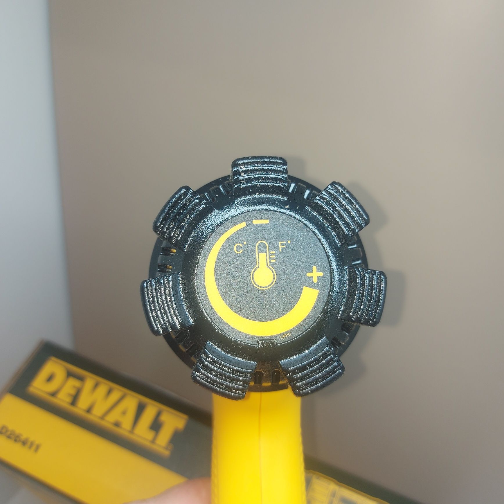 ПРОМОЦИЯ.Пистолет за горещ въздух Dewalt D26411-QS