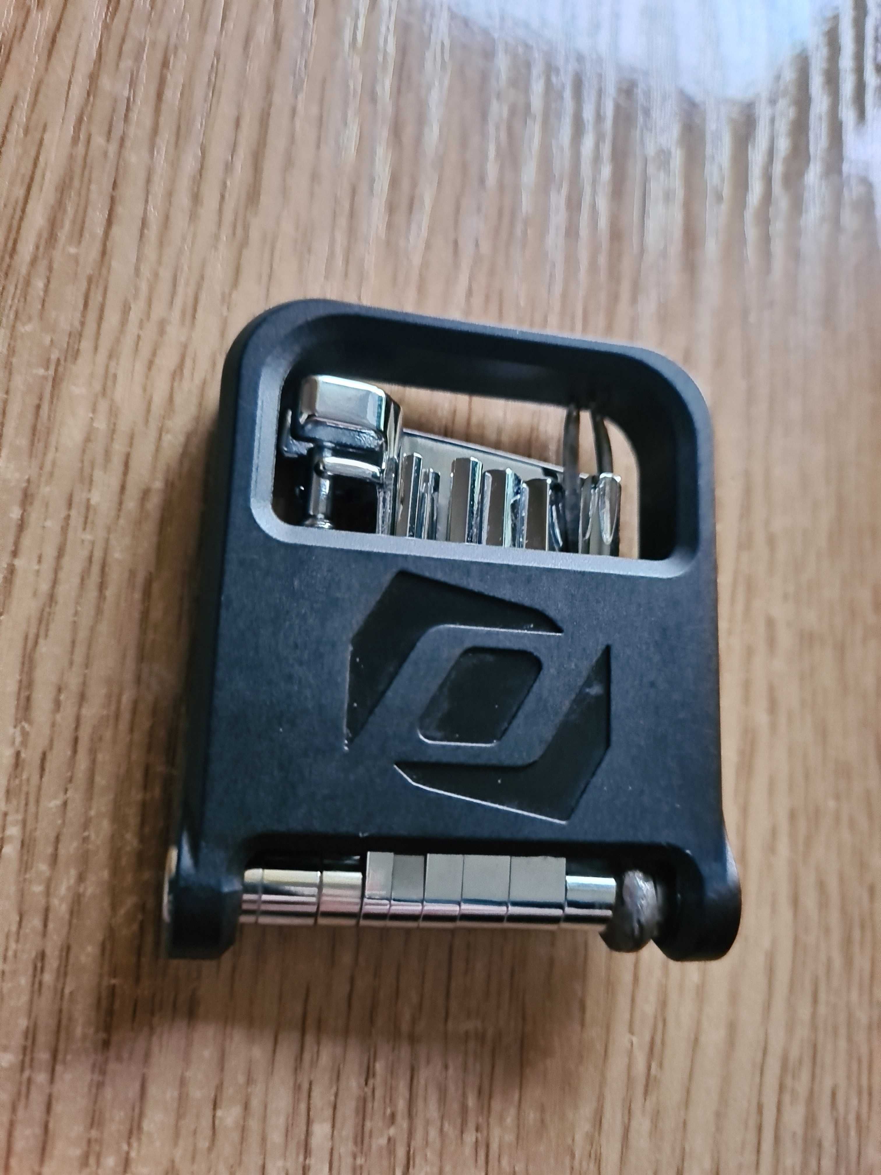 Мултитул Syncros Matchbox + шило за тюблес фитили
