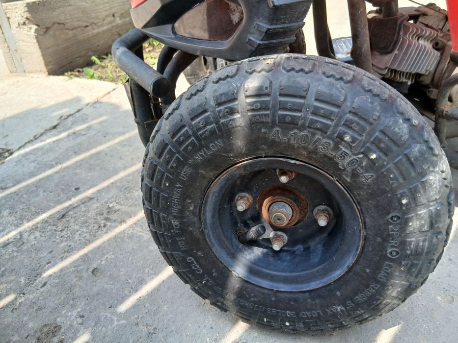 Vând un atv de 49cc