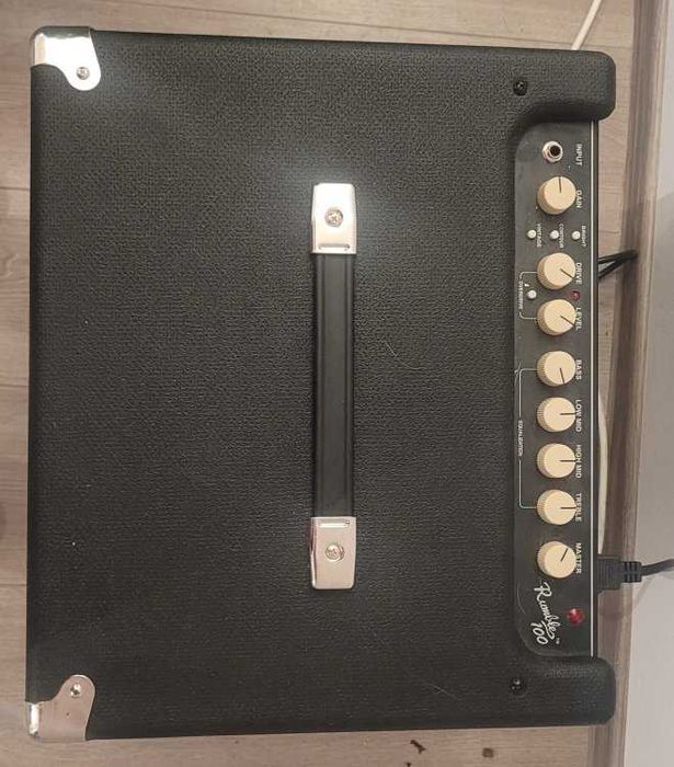 Vând bass amp Fender Rumble 100