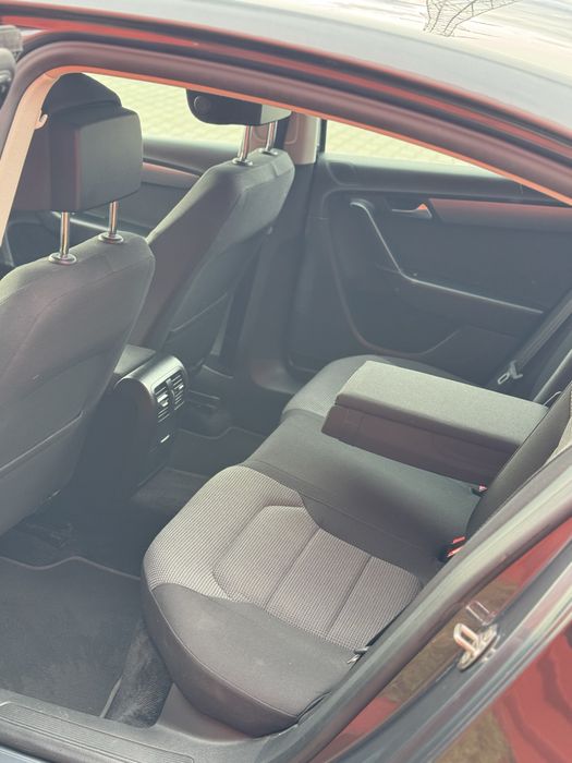 VW Passat Limousine B7 2012 2.0 Tdi 140 CP Euro5 , Dublu Climatronic