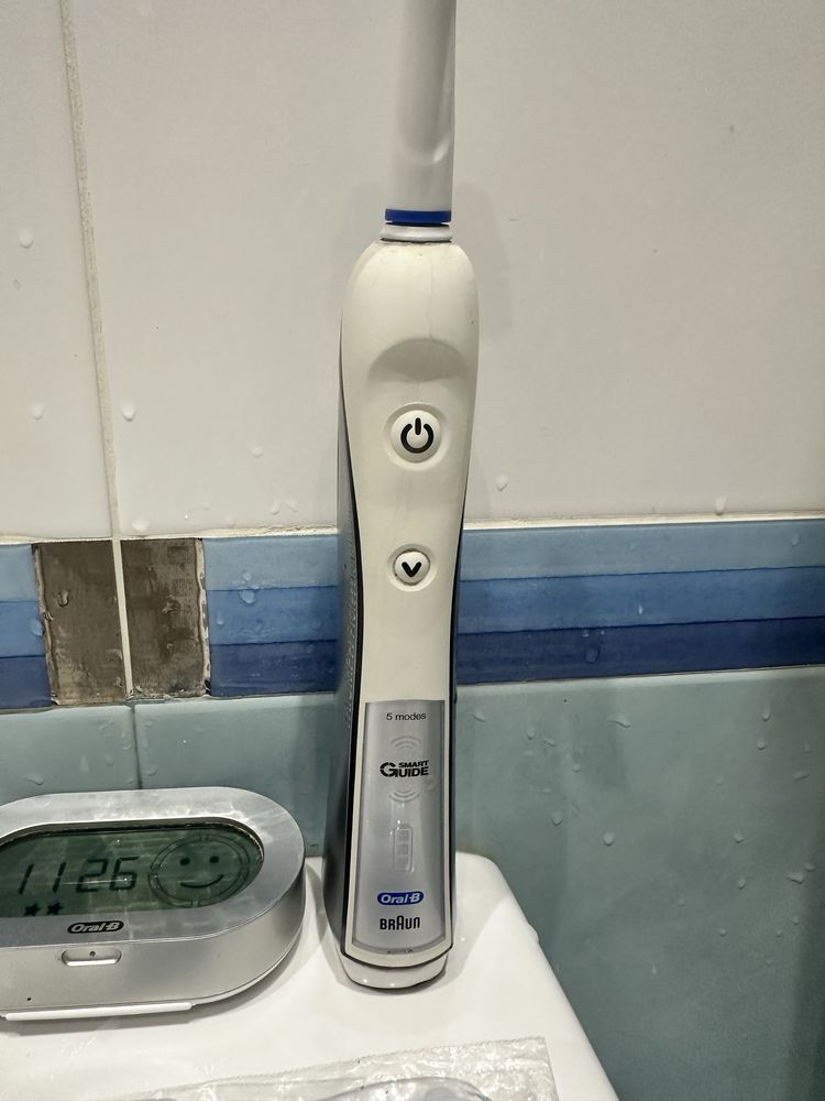 Четка за зъби Oral B triumph 5000