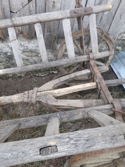 Căruță rustica din lemn