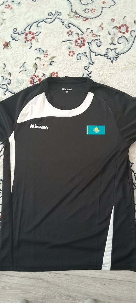 Продам футболку Микасса