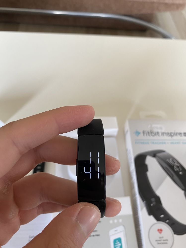 Продавам-Fitbit inspire HR