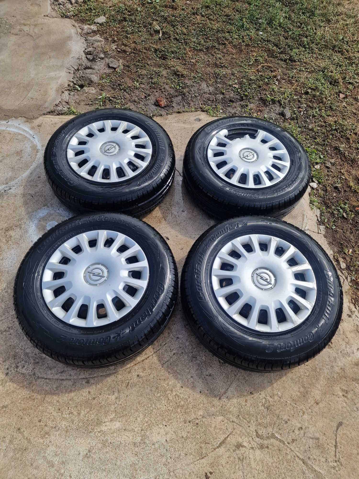 Джанти с гуми 4/100 R14 като нови...може и смяна за джанти 17 18 5×112