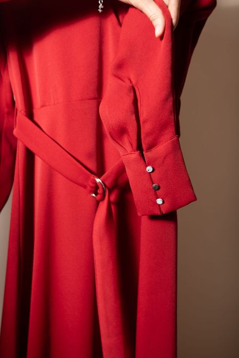 Червена рокля H&M с колан, размер 36