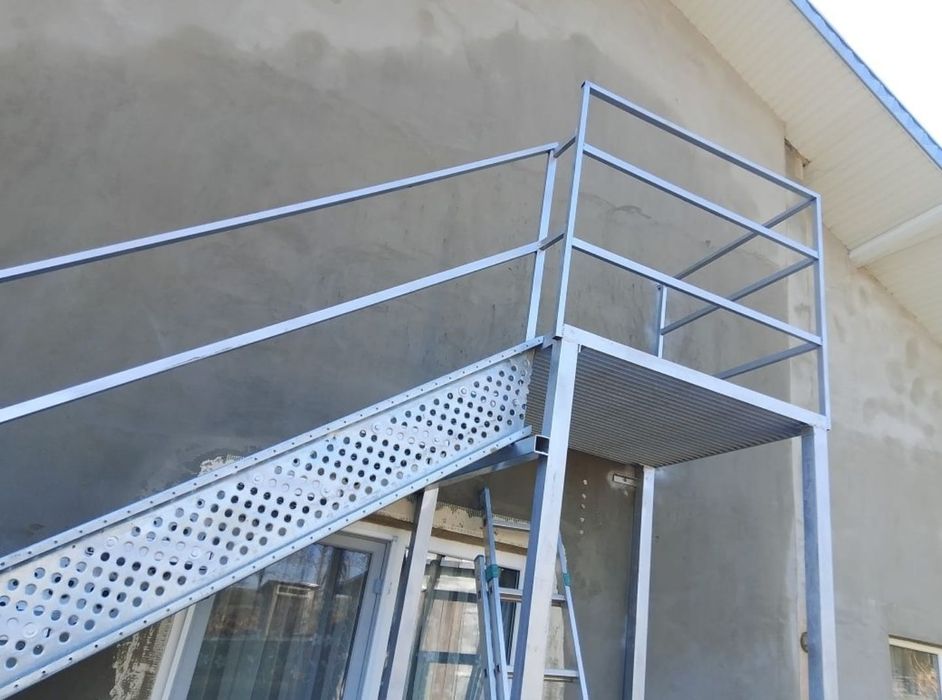 Confectionam scarii metalice zincate exterioare și pentru incendii , p