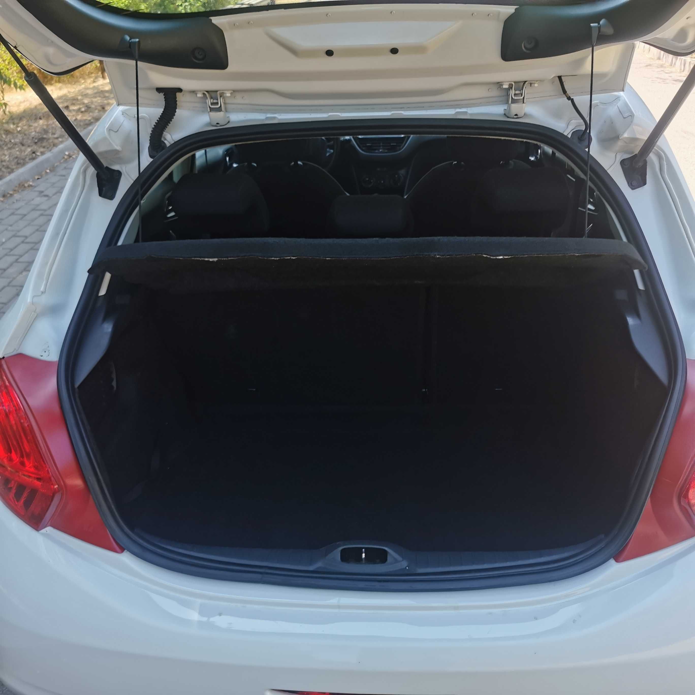Peugeot 208, 2014 За витрина