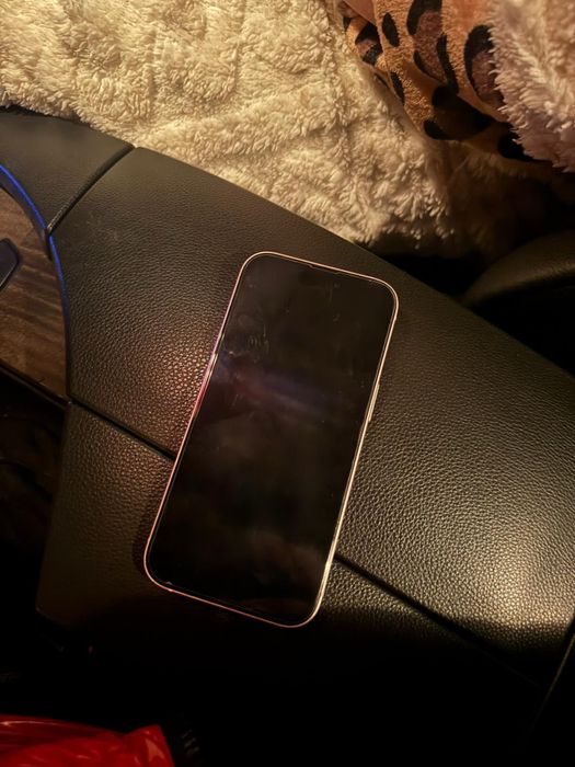 iphone 15 roz 128gb in stare foarte buna