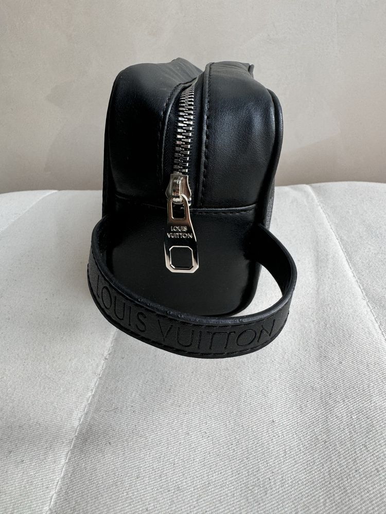 Чанти/несесери Louis Vuitton, Gucci
