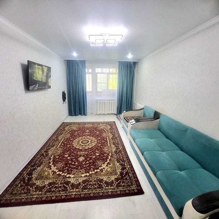 Продам 2 комнатную квартиру Улучшенной планировки 8 микрорайон