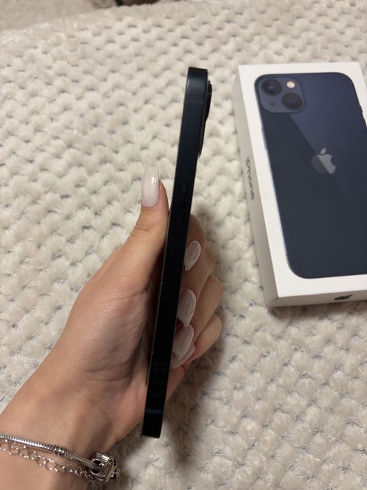 Apple iphone 13 128GB/ цвят midnight