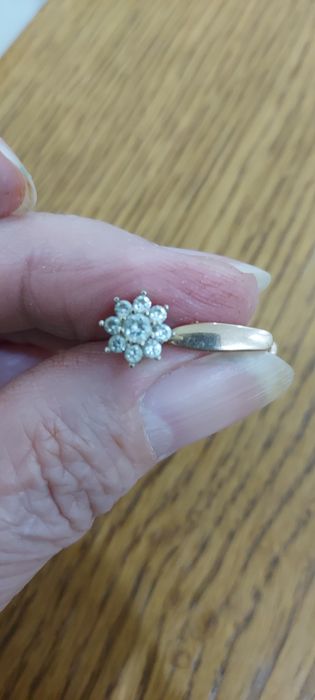 Продам золотую сережку