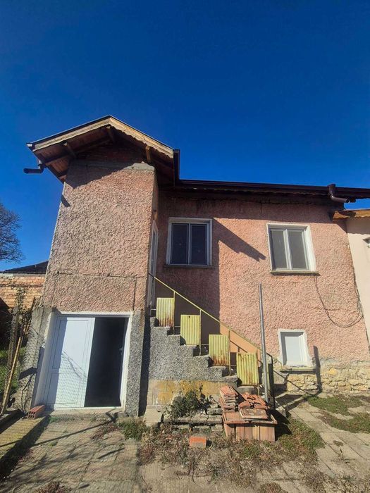 Нова къща в гр. Искър, обл. Плевен .