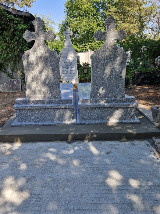 Vând loc de veci în Cimitirul Bellu