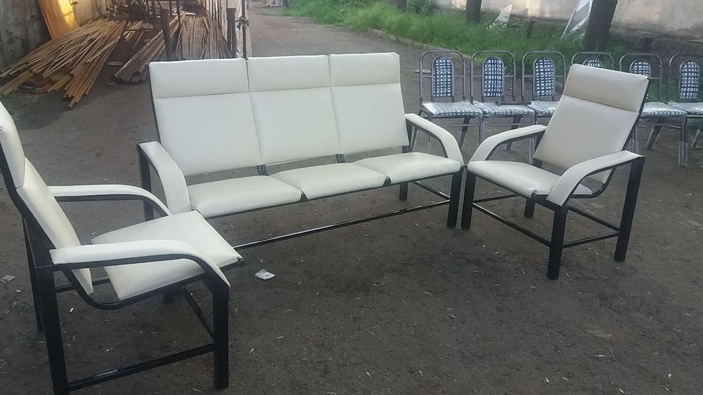 Kutish zallari uchun divanlar