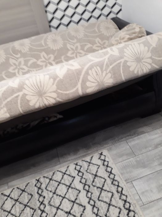 Vand canapea extensibilă