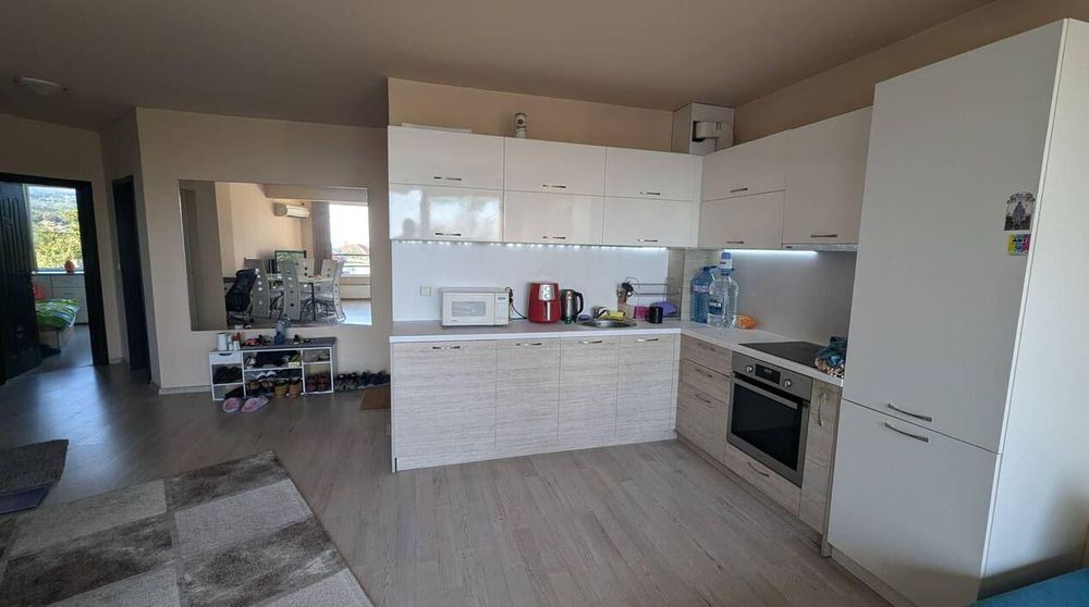 Дава се под наем Тристаен апартамент в Варна, м-т Траката - 80 кв.м за 625 € - Снимка #2