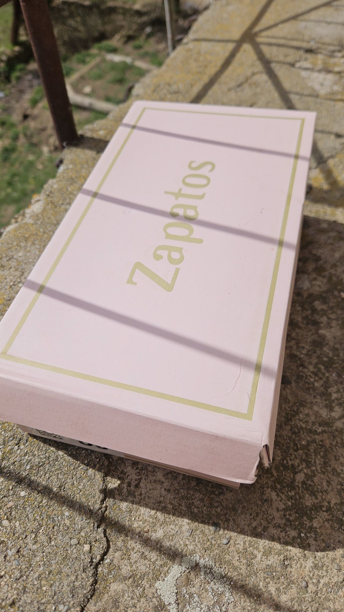 Кецове Zapatos 39номер розови цветни