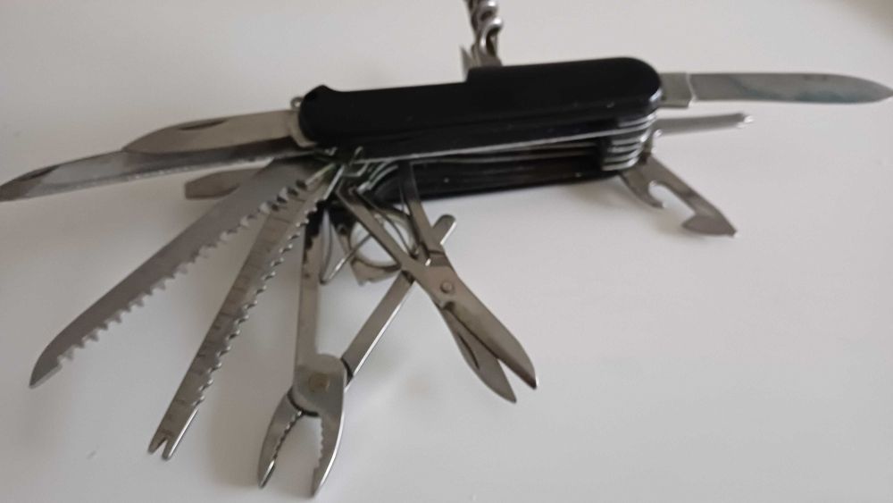 Briceag Multifunctional 17 in 1