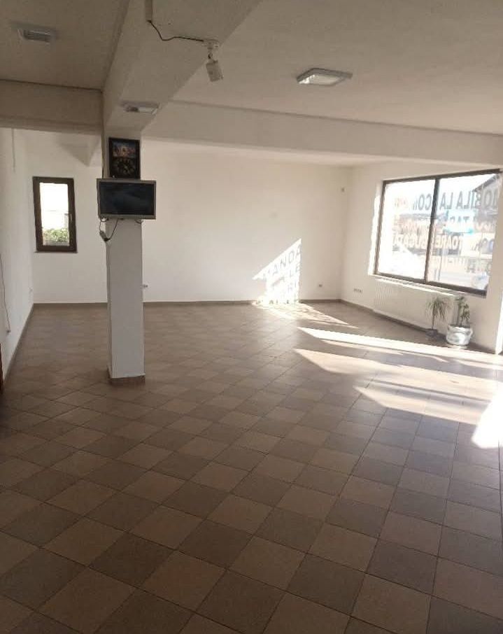 Spațiu comercial