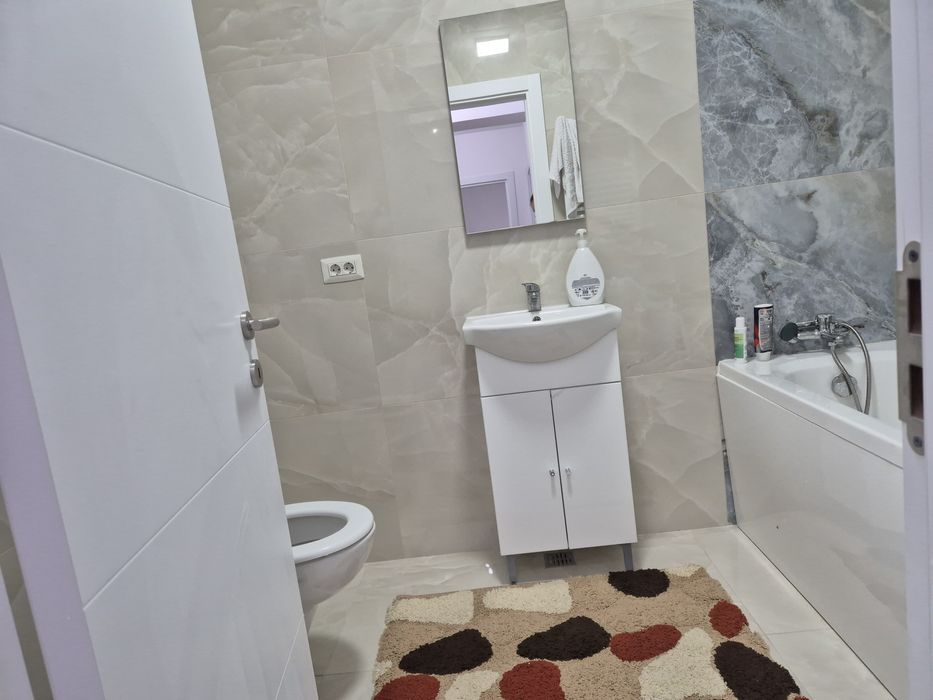 Închiriez apartament