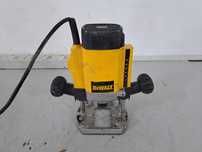 Оберфреза - Dewalt 110 V / 900 W