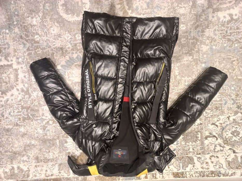 Стильный пуховик Venidise, р:146-152 . Б/у. Доставка бесплатно.